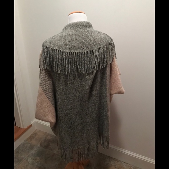 NWOT Do Everything in Love sweater kimono O/S - Picture 2 of 5